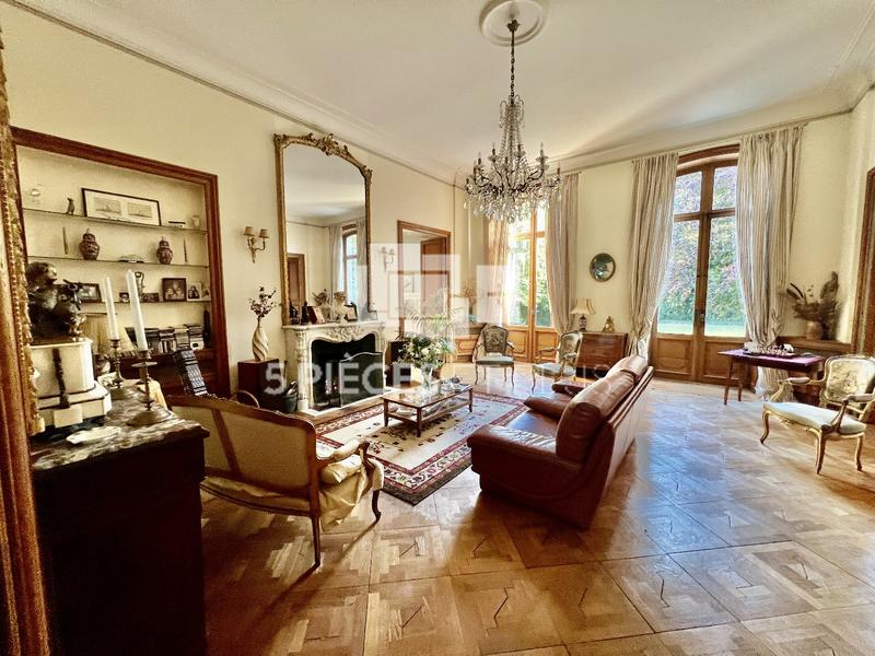 Hôtel particulier - 600 m² - 10 pièces