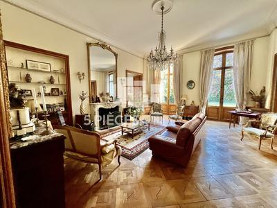 Hôtel particulier - 600 m² - 10 pièces