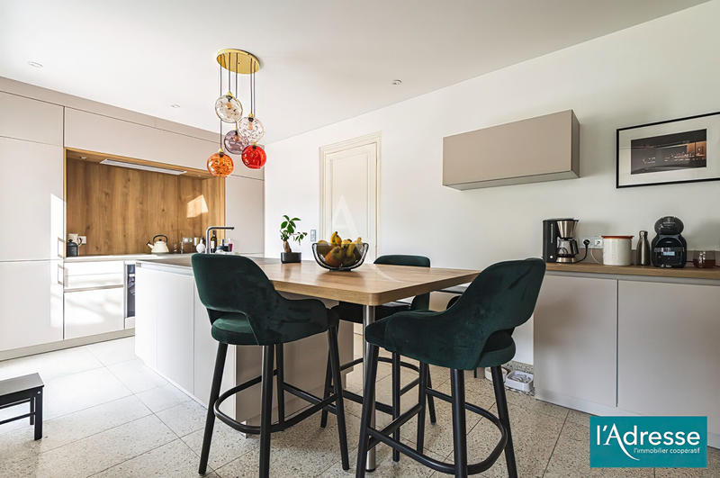 Maison - 208 m² - 10 pièces