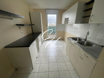 Appartement - 90 m² - 4 pièces