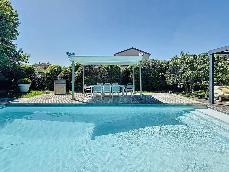 Maison - 203 m² - 6 pièces