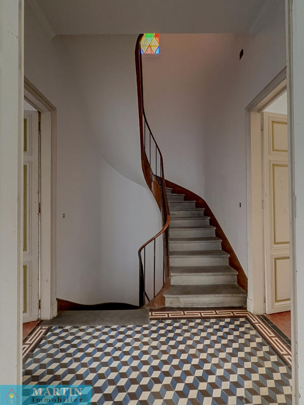 Maison - 250 m² - 9 pièces