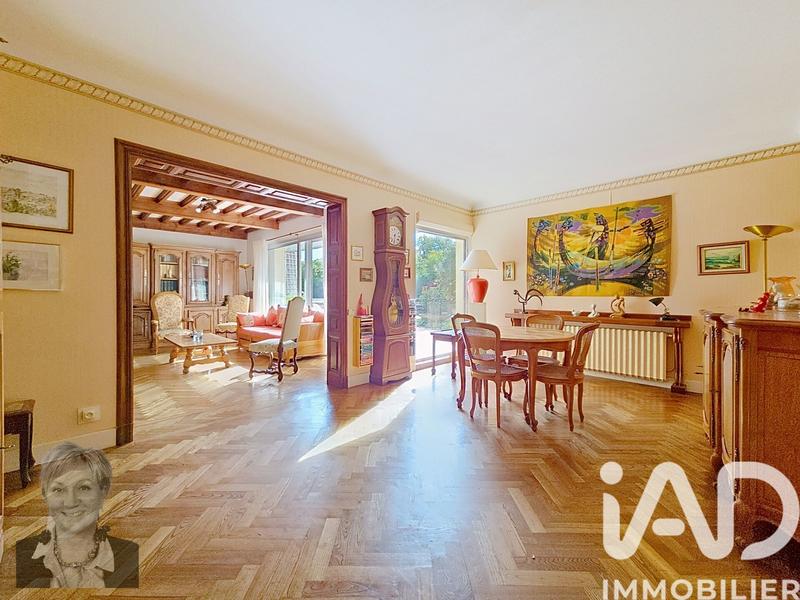 Maison - 228 m² - 8 pièces