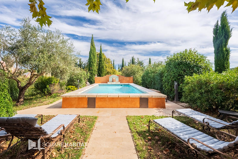 Maison - 254 m² - 8 pièces