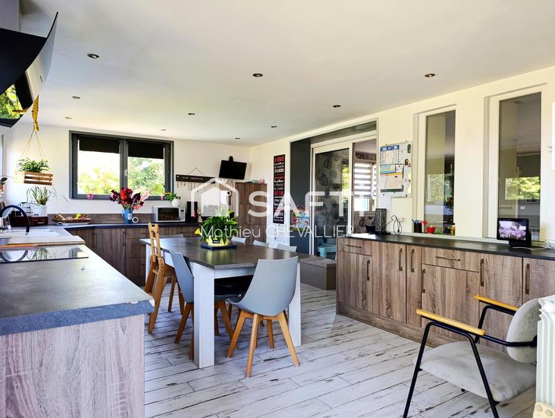 Maison - 168 m² - 8 pièces