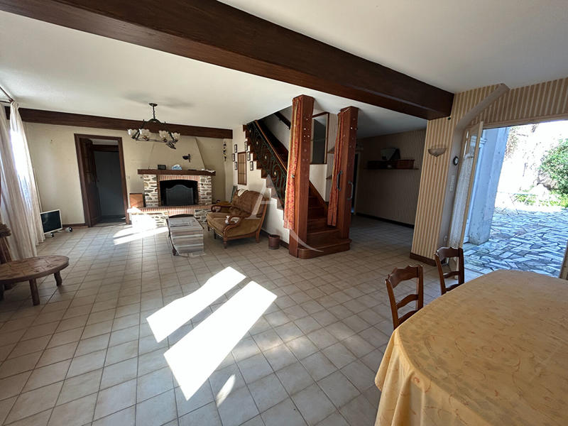 Maison - 210 m² - 7 pièces