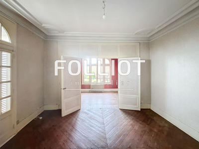 Maison - 382 m² - 15 pièces