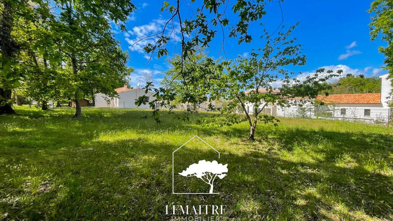 Terrain constructible - 935 m²