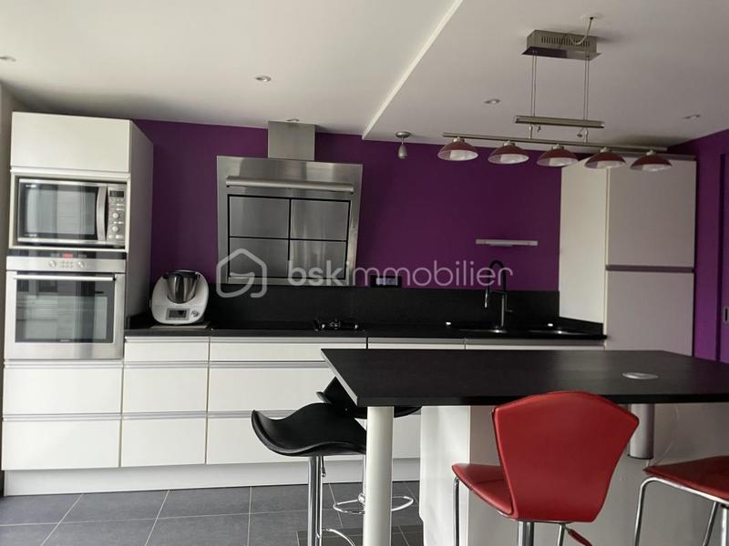 Demeure - 218 m² - 5 pièces