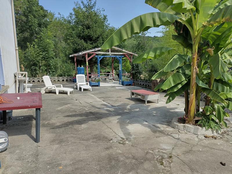 Maison - 240 m² - 11 pièces