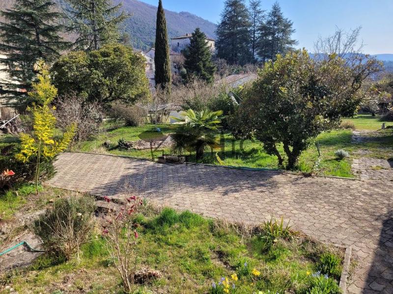 Maison - 268 m² - 6 pièces