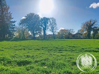 Terrain constructible - 1 822 m²