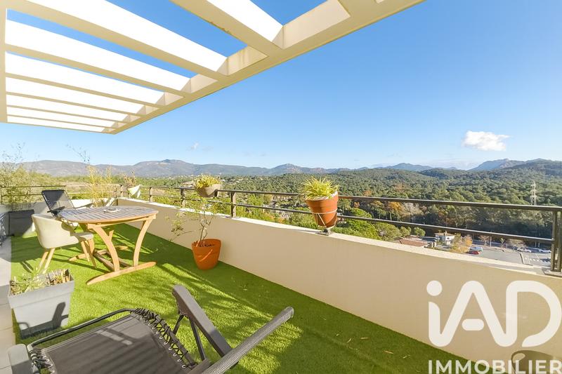 Appartement - 93 m² - 4 pièces