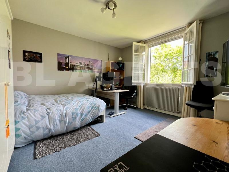 Pavillon - 150 m² - 7 pièces