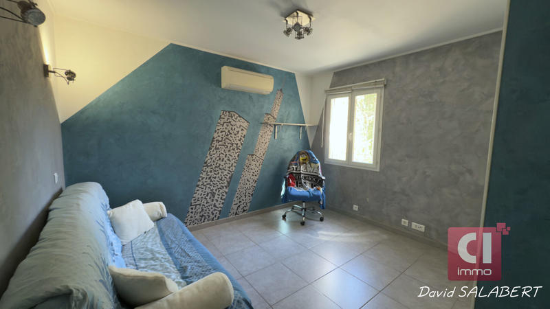 Maison - 204 m² - 7 pièces