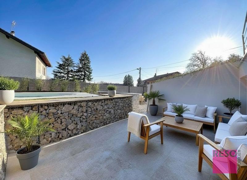 Maison - 195 m² - 10 pièces