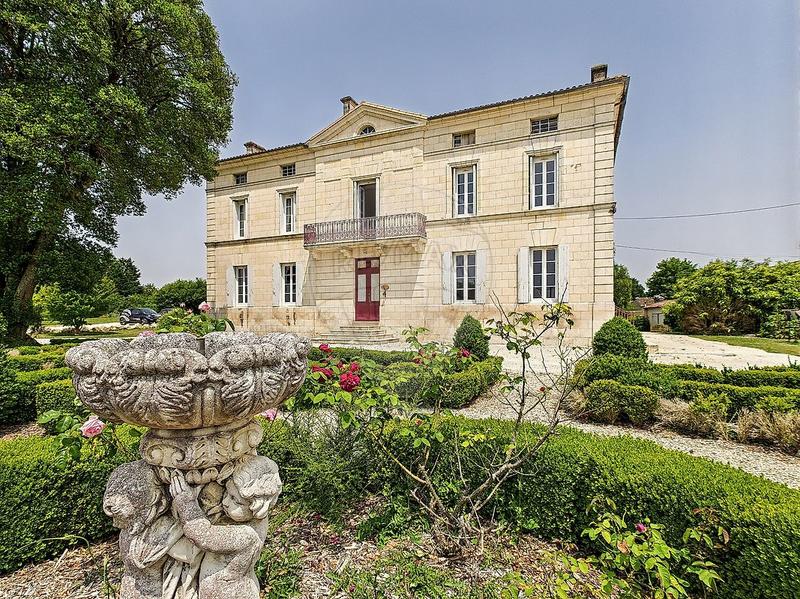 Maison de maîtres - 531 m² - 11 pièces