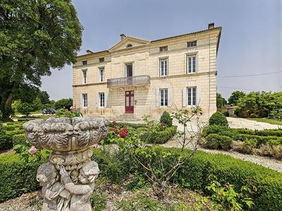 Maison de maîtres - 531 m² - 11 pièces