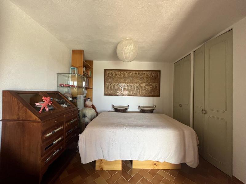 Maison - 250 m² - 9 pièces