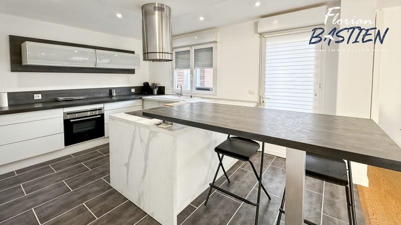 Maison - 165 m² - 9 pièces