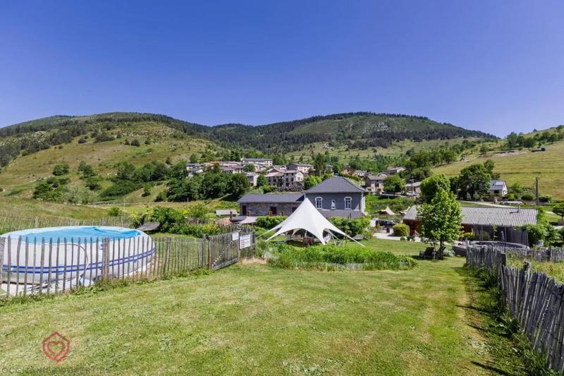 Propriété - 500 m² - 17 pièces