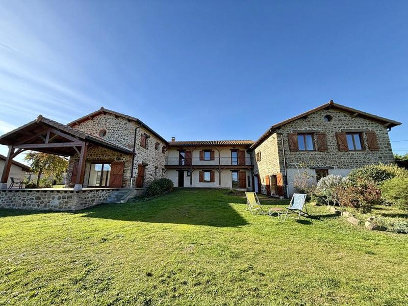 Maison - 330 m² - 8 pièces