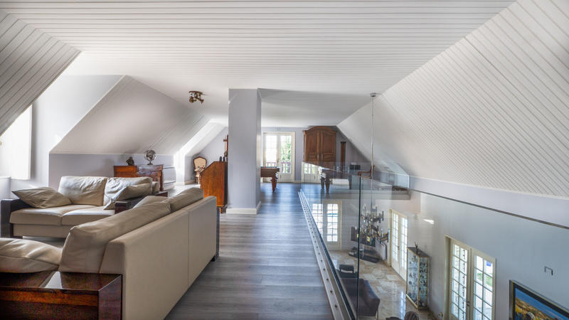 Maison - 325 m² - 7 pièces