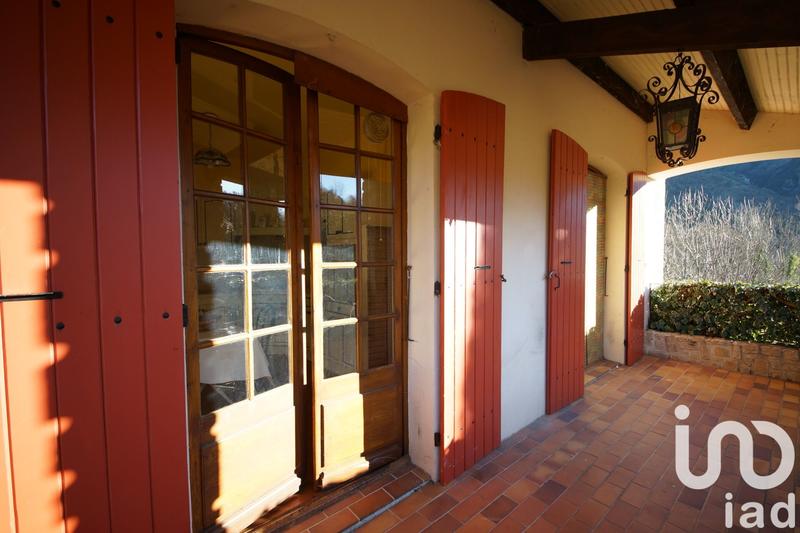 Maison - 235 m² - 10 pièces