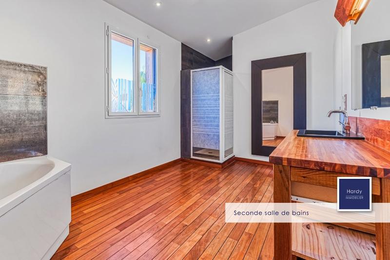 Maison - 197 m² - 9 pièces