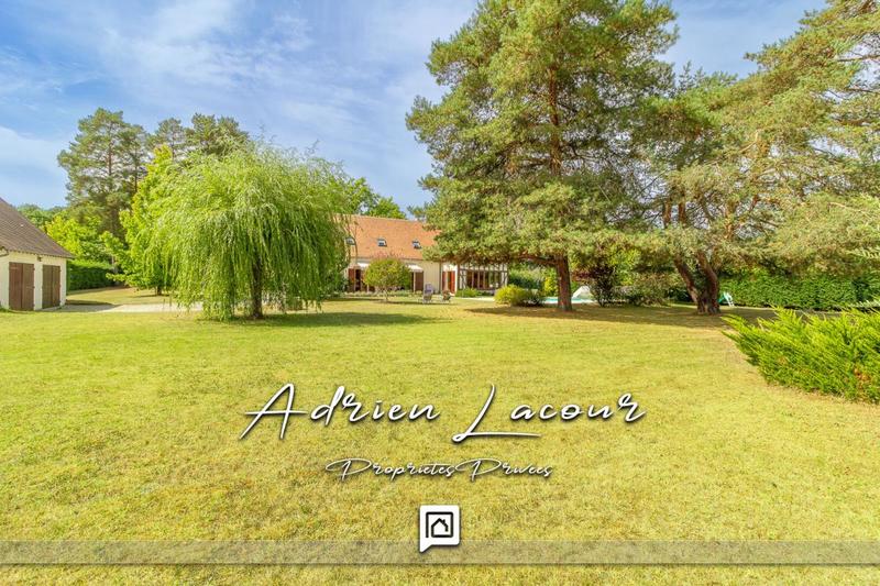 Maison - 242 m² - 10 pièces