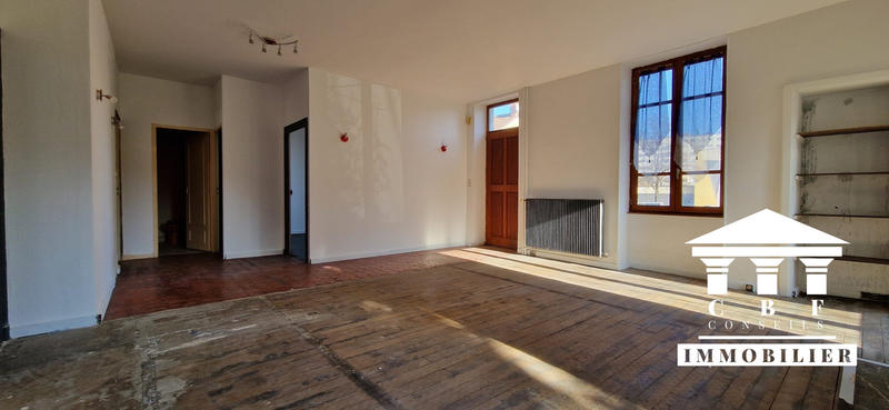 Maison - 220 m² - 10 pièces