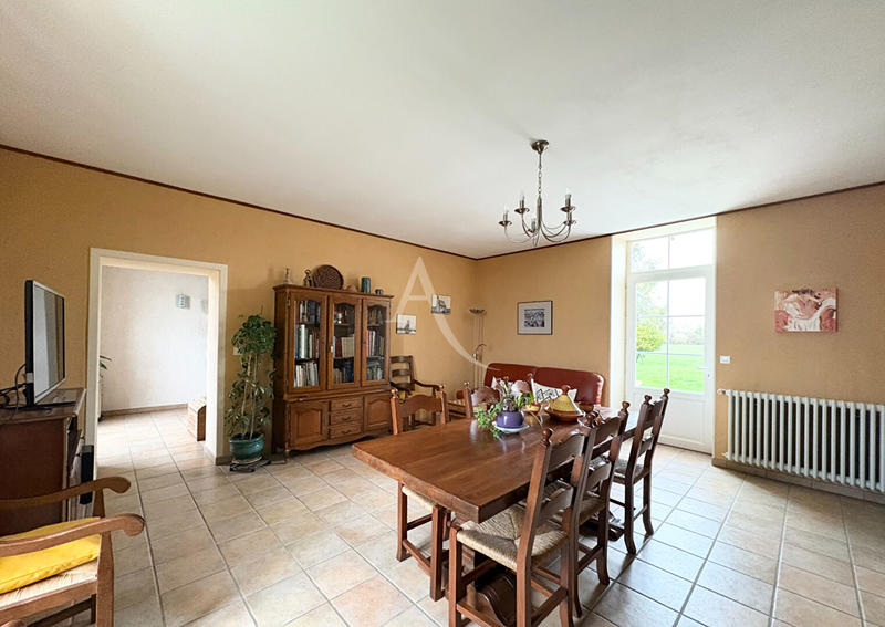Maison - 247 m² - 8 pièces