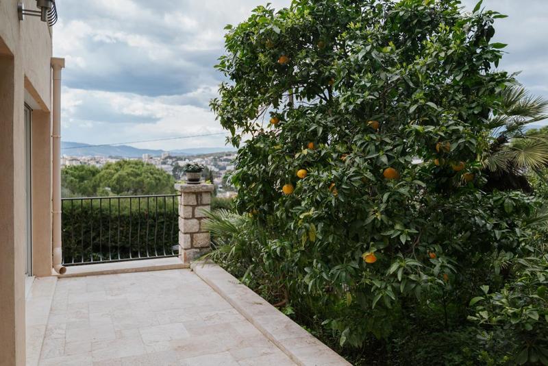 Villa - 280 m² - 5 pièces