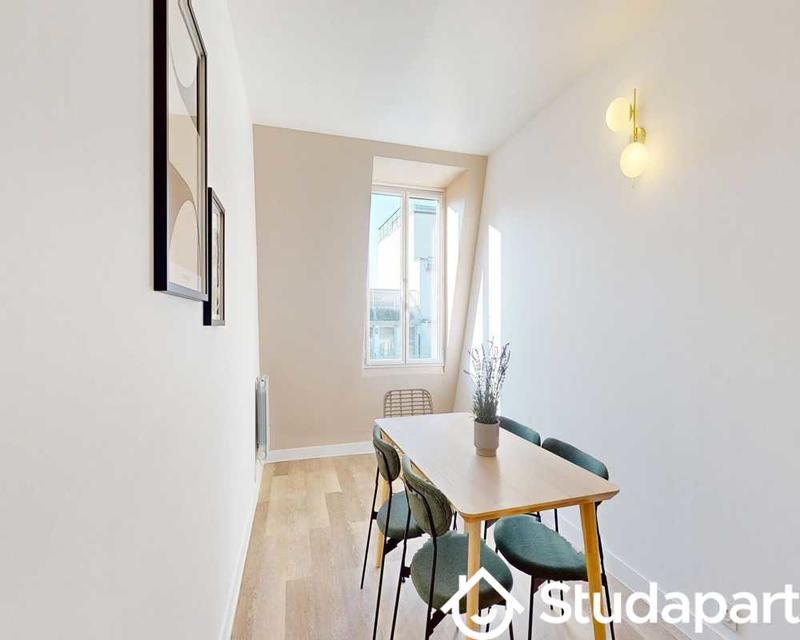 Chambre - 120 m² - 1 pièce