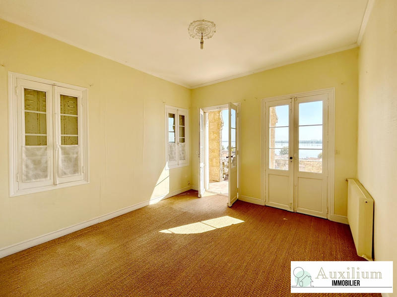 Maison - 223 m² - 7 pièces