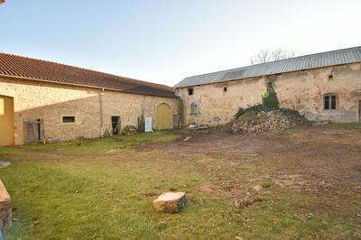 Corps de ferme - 1 260 m² - 14 pièces
