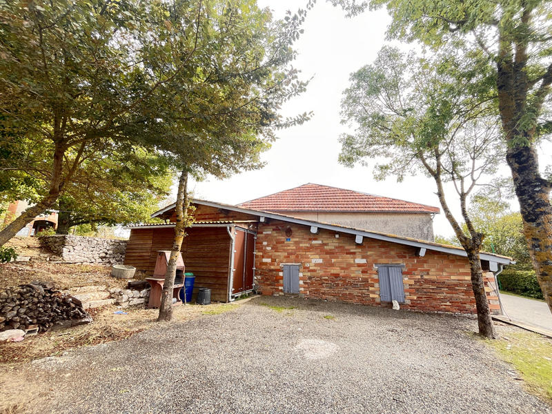 Maison - 300 m² - 5 pièces