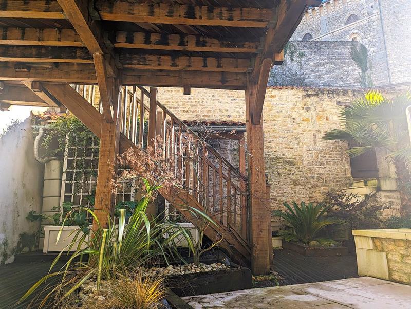 Maison - 232 m² - 6 pièces