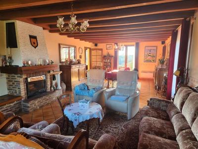 Maison - 219 m² - 6 pièces