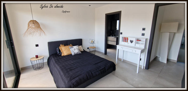 Propriété - 240 m² - 8 pièces