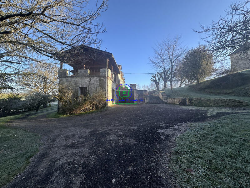 Propriété - 230 m² - 8 pièces