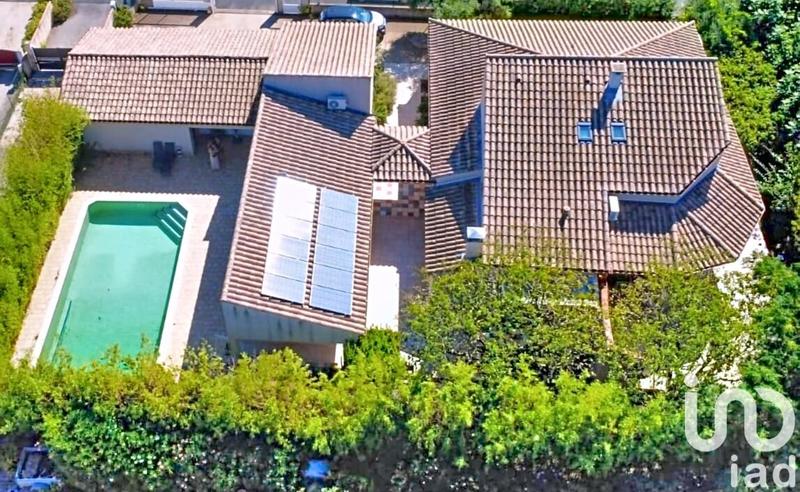 Maison - 210 m² - 10 pièces