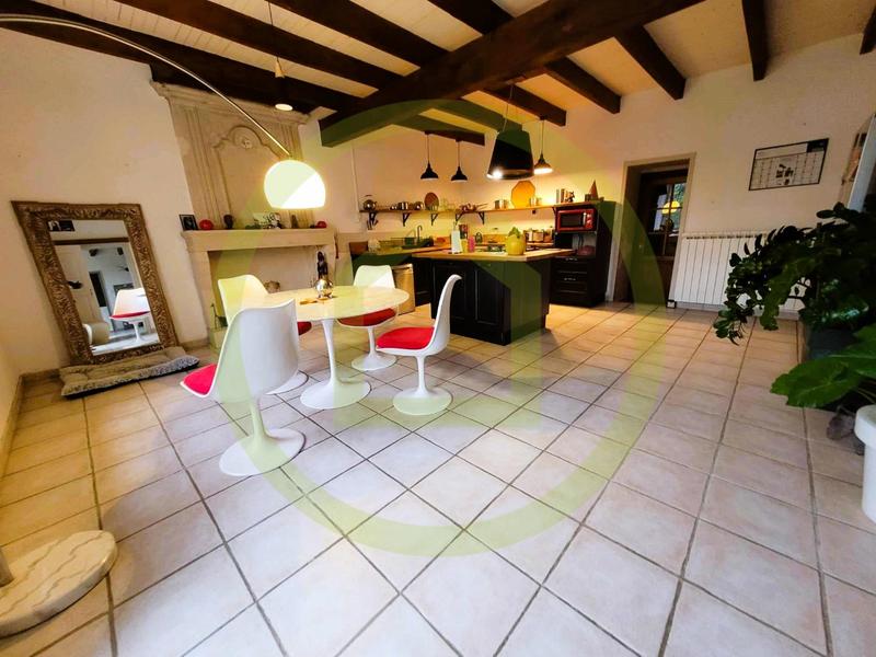 Maison - 236 m² - 7 pièces