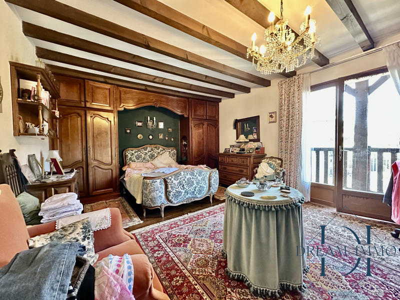 Maison ancienne - 322 m² - 7 pièces