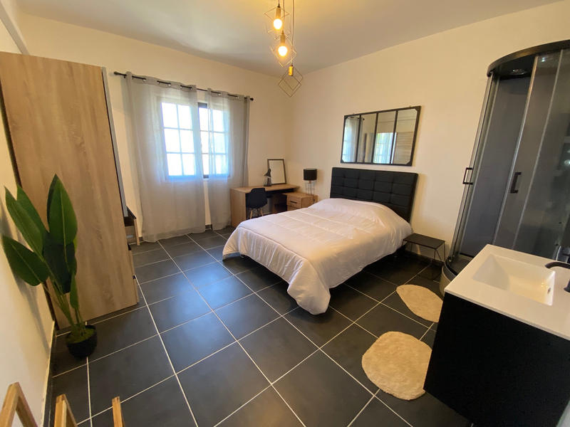 Appartement - 85 m² - 5 pièces