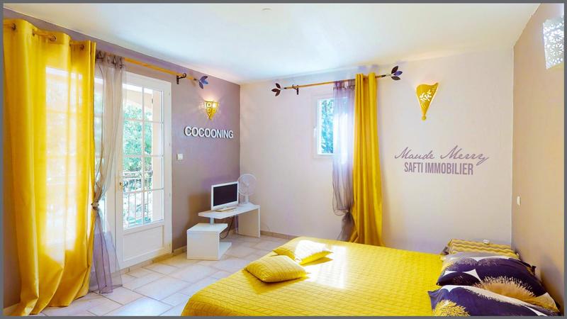 Maison - 230 m² - 6 pièces