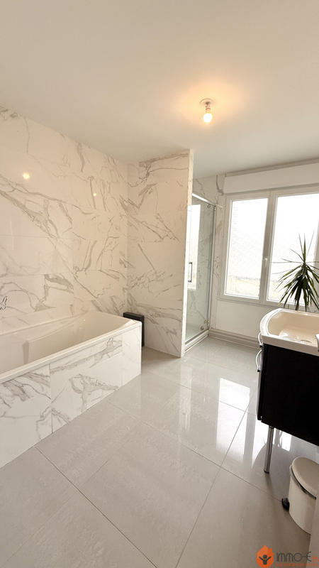 Maison - 160 m² - 8 pièces