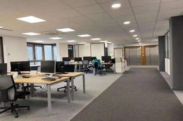 Bureau - 730 m²