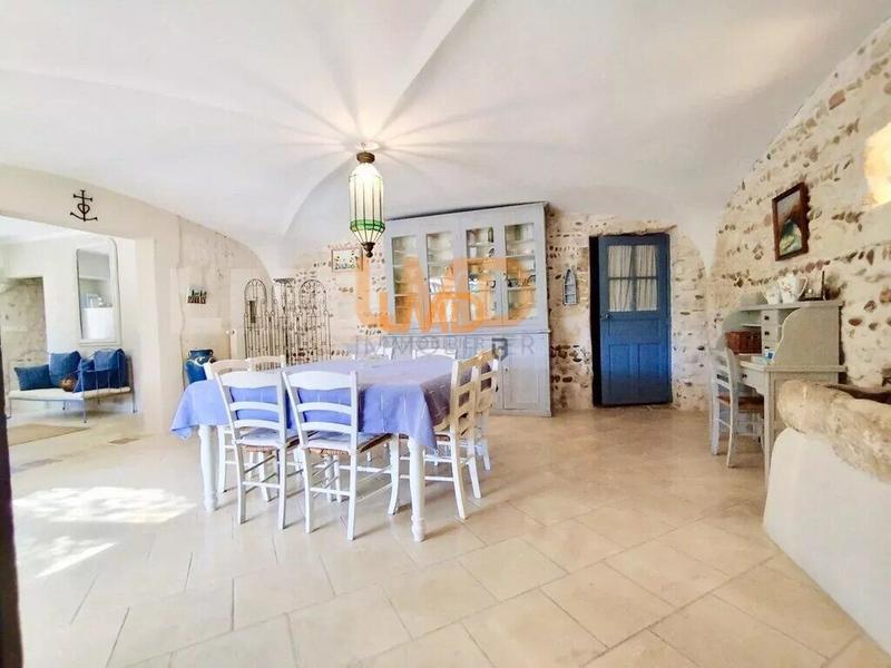 Maison - 300 m² - 11 pièces