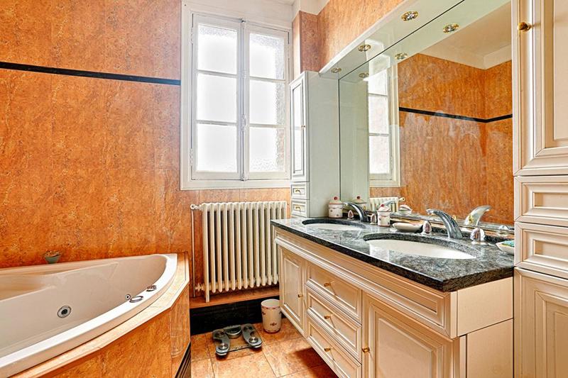 Propriété - 291 m² - 13 pièces